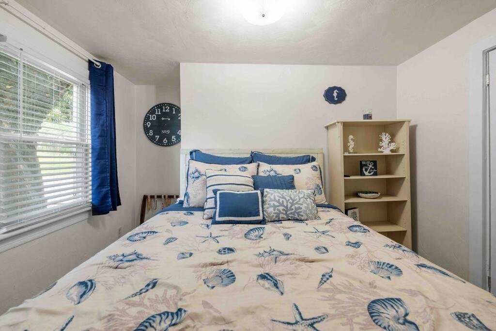 Beach Bungalow - 1 Block To Beach - Pets Welcome! 罗福 外观 照片