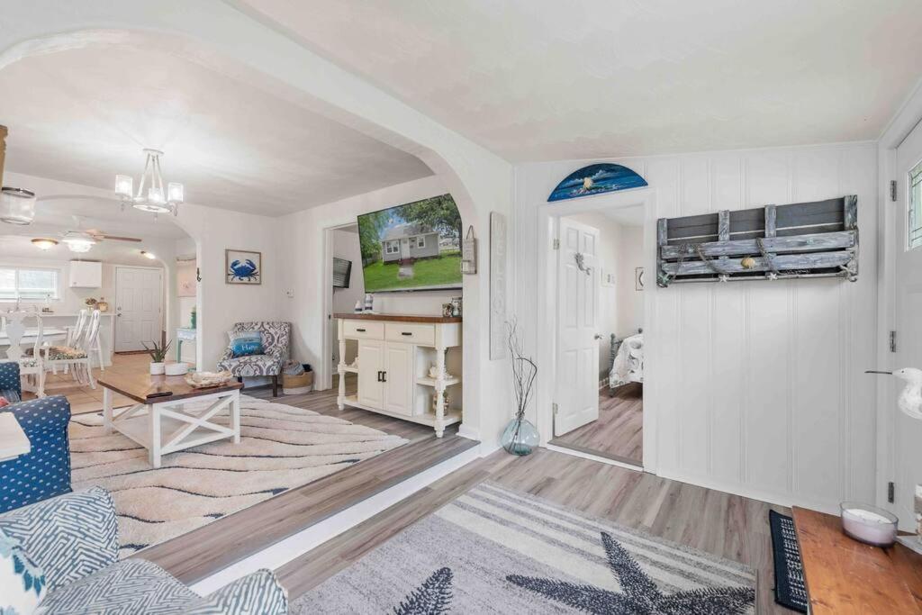Beach Bungalow - 1 Block To Beach - Pets Welcome! 罗福 外观 照片