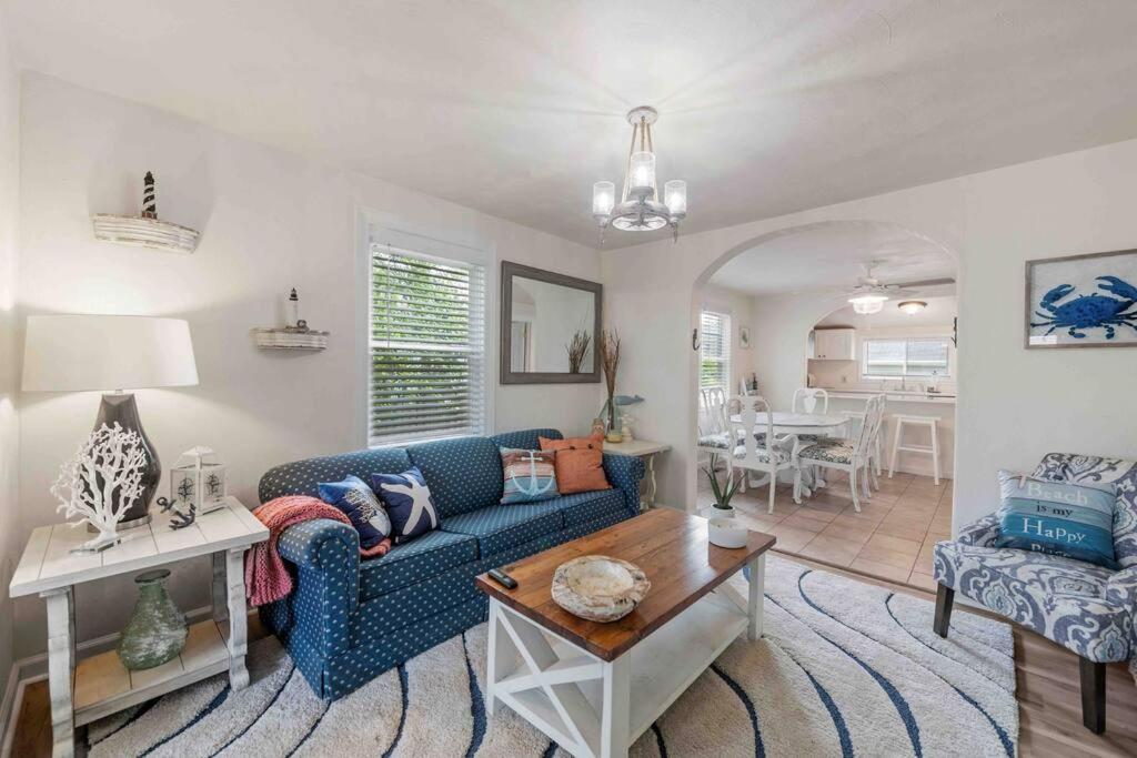 Beach Bungalow - 1 Block To Beach - Pets Welcome! 罗福 外观 照片